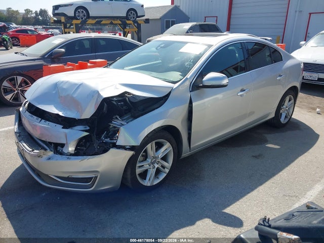46178054 :رقم المزاد ، YV140MFK2F1340491 vin ، 2015 Volvo S60 T5 Premier مزاد بيع