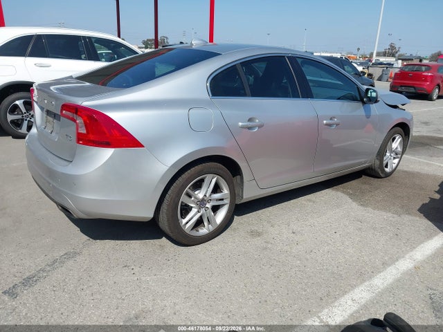 46178054 :رقم المزاد ، YV140MFK2F1340491 vin ، 2015 Volvo S60 T5 Premier مزاد بيع