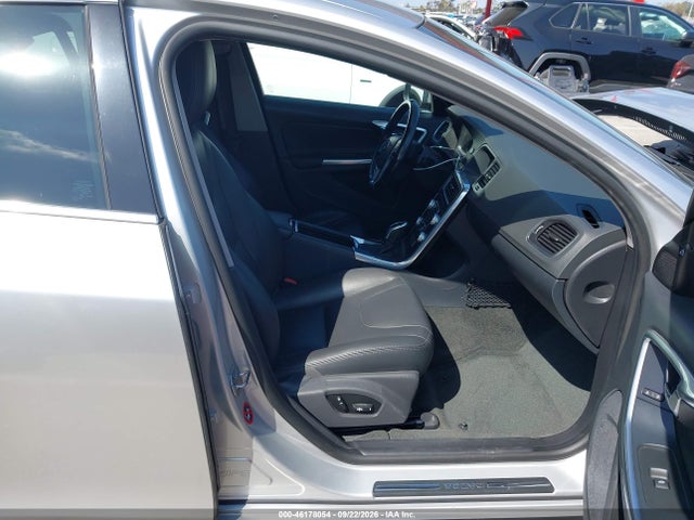 46178054 :رقم المزاد ، YV140MFK2F1340491 vin ، 2015 Volvo S60 T5 Premier مزاد بيع