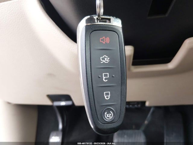 1FAHP2F82GG150075 Ford Taurus Limited