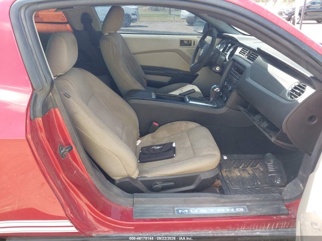 2010 Ford Mustang V6/v6 Premium მანქანა იყიდება აუქციონზე, vin: 1ZVBP8AN3A5104822, აუქციონის ნომერი: 46178144