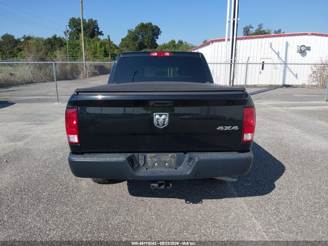 46178243 :رقم المزاد ، 1C6RR7KG2MS564508 vin ، 2021 Ram 1500 Classic Tradesman مزاد بيع