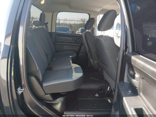 46178243 :رقم المزاد ، 1C6RR7KG2MS564508 vin ، 2021 Ram 1500 Classic Tradesman مزاد بيع