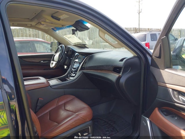 46178302 :رقم المزاد ، 1GYS4HKJ3KR253100 vin ، 2019 Cadillac Escalade Esv Luxury مزاد بيع