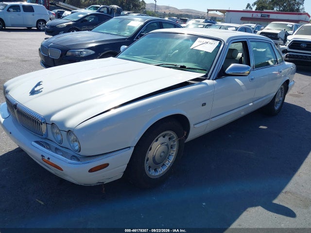 46178307 :رقم المزاد ، SAJKX6244WC824079 vin ، 1998 Jaguar Xj8 Vanden Plas مزاد بيع
