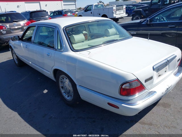 46178307 :رقم المزاد ، SAJKX6244WC824079 vin ، 1998 Jaguar Xj8 Vanden Plas مزاد بيع