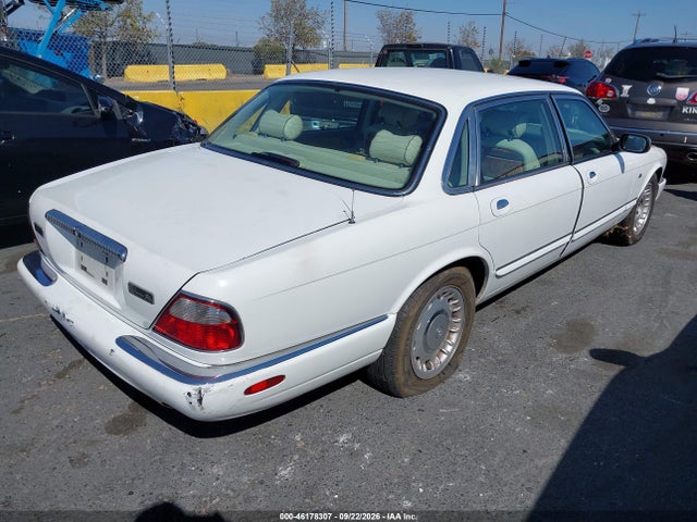 46178307 :رقم المزاد ، SAJKX6244WC824079 vin ، 1998 Jaguar Xj8 Vanden Plas مزاد بيع