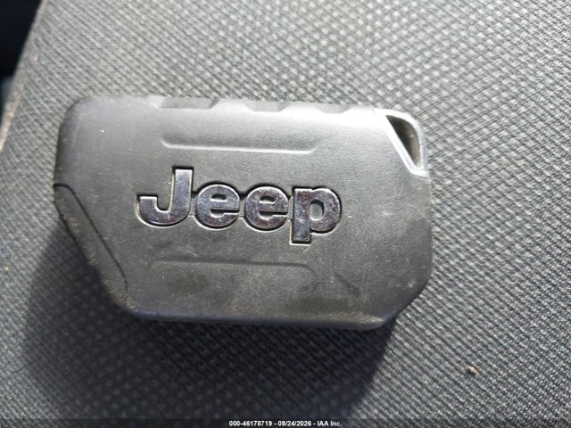 1C4HJXDG1JW139293 Jeep Wrangler Unlimited Sport 4x4