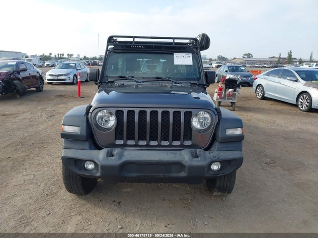 1C4HJXDG1JW139293 Jeep Wrangler Unlimited Sport 4x4