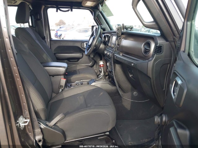 1C4HJXDG1JW139293 Jeep Wrangler Unlimited Sport 4x4