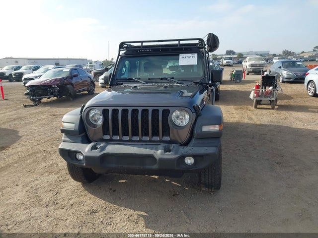 1C4HJXDG1JW139293 Jeep Wrangler Unlimited Sport 4x4