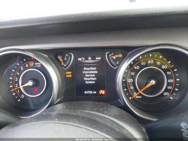 1C4HJXDG1JW139293 Jeep Wrangler Unlimited Sport 4x4