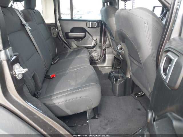 1C4HJXDG1JW139293 Jeep Wrangler Unlimited Sport 4x4