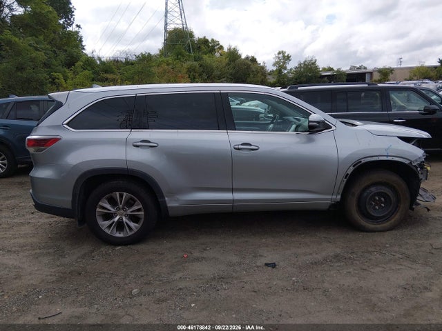 46178842 :رقم المزاد ، 5TDJKRFHXFS221272 vin ، 2015 Toyota Highlander Xle V6 مزاد بيع