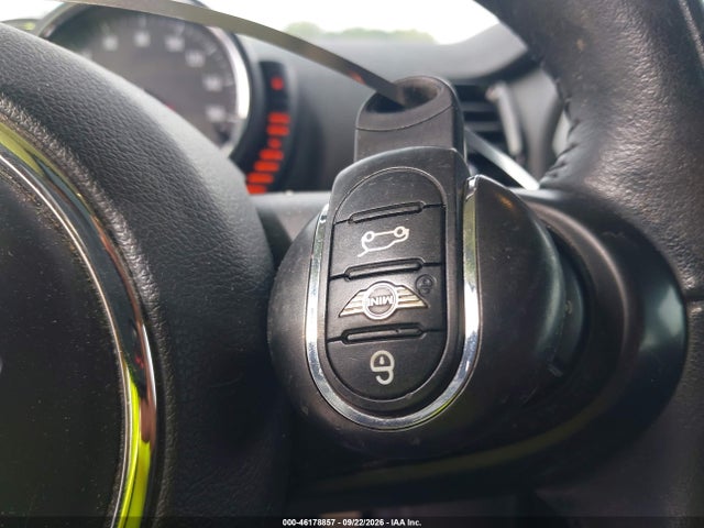 Продаж на аукціоні авто 2017 Mini Clubman Cooper, vin: WMWLU1C58H2F27279, номер лоту: 46178857