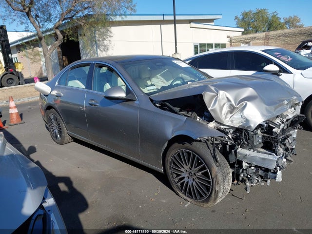 2024 Mercedes-benz C 300 მანქანა იყიდება აუქციონზე, vin: W1KAF4GB7RR220803, აუქციონის ნომერი: 46178890