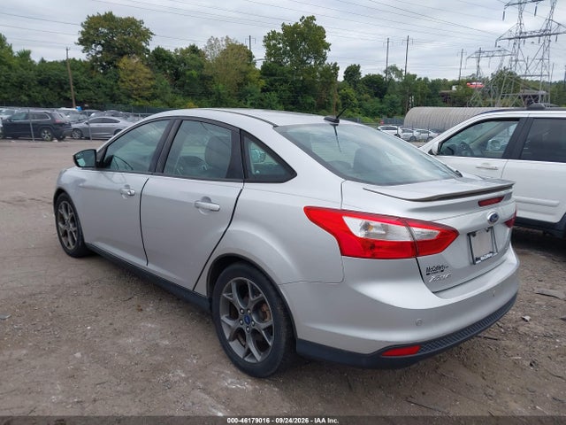 Ford FOCUS SE 2014 1FADP3F20EL357021 Image 3