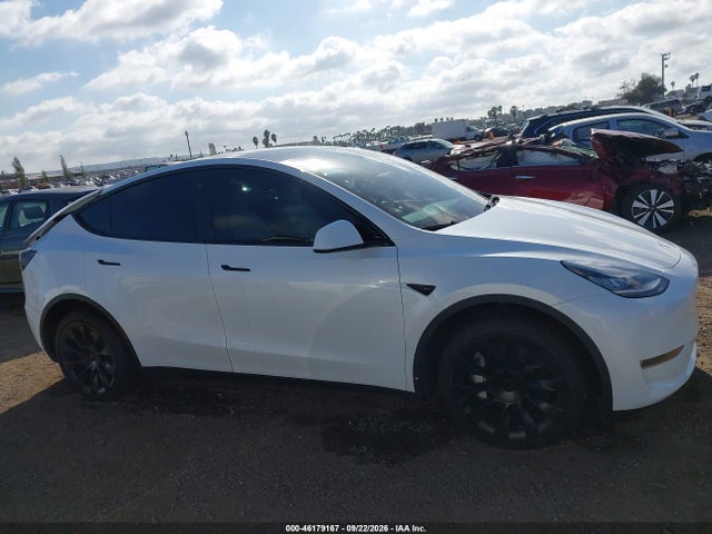 Продаж на аукціоні авто 2023 Tesla Model Y Awd/long Range Dual Motor All-wheel Drive, vin: 7SAYGDEE3PA083588, номер лоту: 46179167
