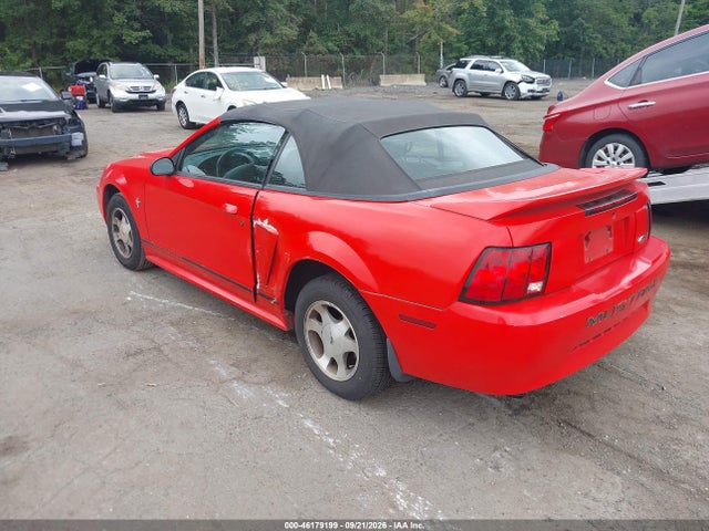 46179199 :رقم المزاد ، 1FAFP4446YF267121 vin ، 2000 Ford Mustang مزاد بيع