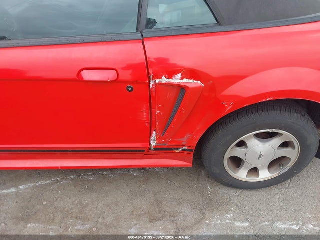 46179199 :رقم المزاد ، 1FAFP4446YF267121 vin ، 2000 Ford Mustang مزاد بيع