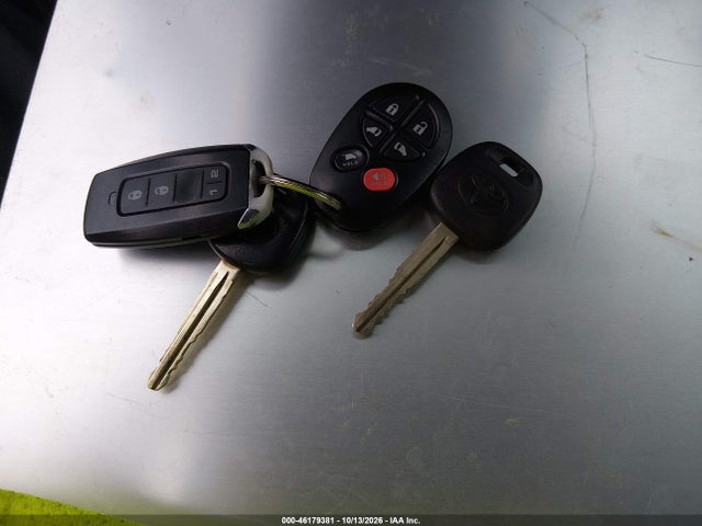2013 Toyota Sienna Se 8 Passenger მანქანა იყიდება აუქციონზე, vin: 5TDXK3DC9DS357565, აუქციონის ნომერი: 46179381