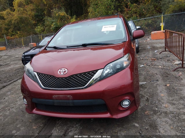 2013 Toyota Sienna Se 8 Passenger მანქანა იყიდება აუქციონზე, vin: 5TDXK3DC9DS357565, აუქციონის ნომერი: 46179381