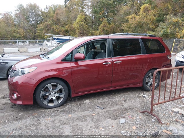 2013 Toyota Sienna Se 8 Passenger მანქანა იყიდება აუქციონზე, vin: 5TDXK3DC9DS357565, აუქციონის ნომერი: 46179381