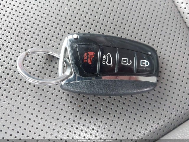 Продажа на аукционе авто 2017 Hyundai Santa Fe Sport 2.4l, vin: 5NMZUDLB8HH035624, номер лота: 46180158