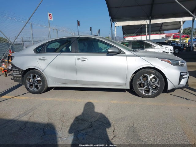 2021 Kia Forte Lxs მანქანა იყიდება აუქციონზე, vin: 3KPF24AD4ME325227, აუქციონის ნომერი: 46180299