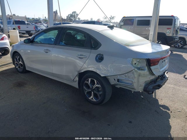 2021 Kia Forte Lxs მანქანა იყიდება აუქციონზე, vin: 3KPF24AD4ME325227, აუქციონის ნომერი: 46180299