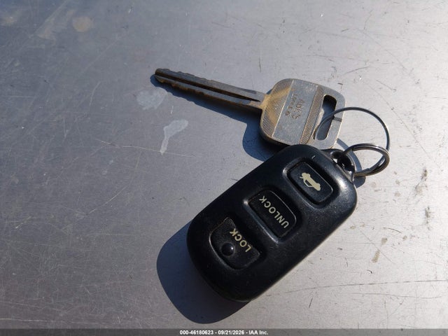 2004 Toyota Camry Le მანქანა იყიდება აუქციონზე, vin: 4T1BE32K14U275235, აუქციონის ნომერი: 46180623