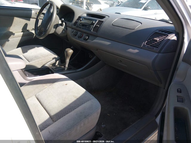 2004 Toyota Camry Le მანქანა იყიდება აუქციონზე, vin: 4T1BE32K14U275235, აუქციონის ნომერი: 46180623