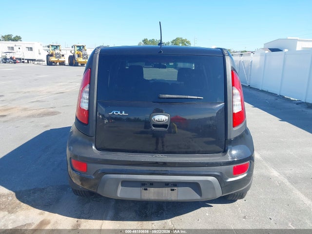 2013 Kia Soul მანქანა იყიდება აუქციონზე, vin: KNDJT2A52D7585923, აუქციონის ნომერი: 46180656