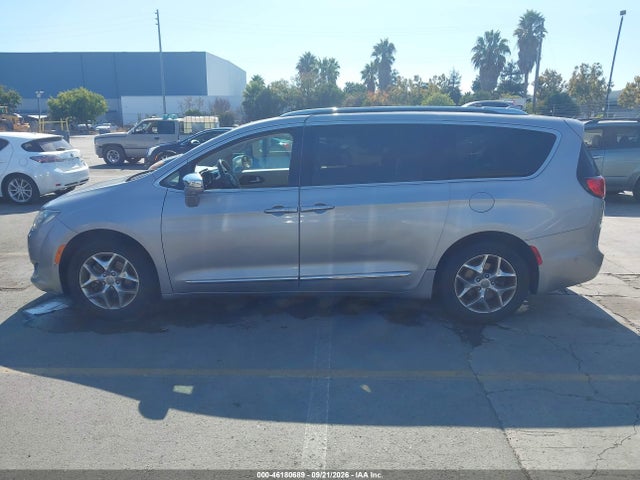 2017 Chrysler Pacifica Limited მანქანა იყიდება აუქციონზე, vin: 2C4RC1GG9HR579028, აუქციონის ნომერი: 46180689