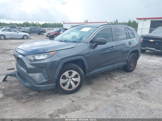 2020 Toyota Rav4 Le მანქანა იყიდება აუქციონზე, vin: JTMH1RFV2LD045915, აუქციონის ნომერი: 46180802