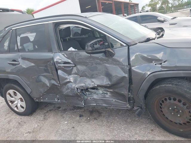 2020 Toyota Rav4 Le მანქანა იყიდება აუქციონზე, vin: JTMH1RFV2LD045915, აუქციონის ნომერი: 46180802