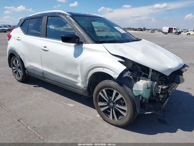 2018 3N1CP5CU8JL516232 головне зображення