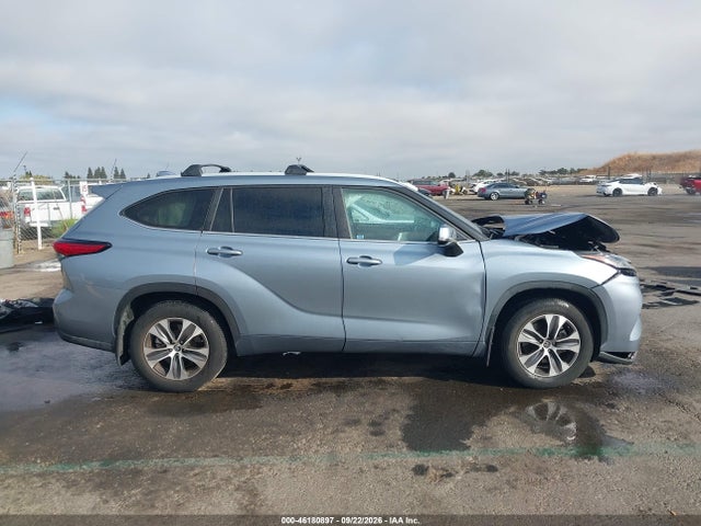 Toyota Highlander Xle 2023 5TDKDRBH7PS017082 Image 12