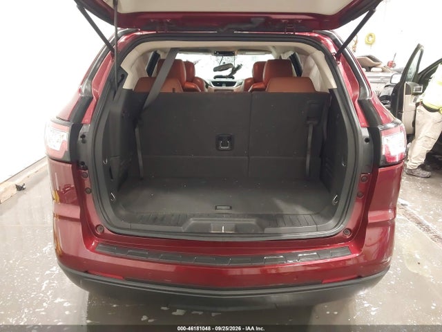 46181048 :رقم المزاد ، 1GNKVHKD0FJ376457 vin ، 2015 Chevrolet Traverse 2lt مزاد بيع