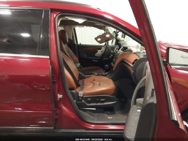 46181048 :رقم المزاد ، 1GNKVHKD0FJ376457 vin ، 2015 Chevrolet Traverse 2lt مزاد بيع