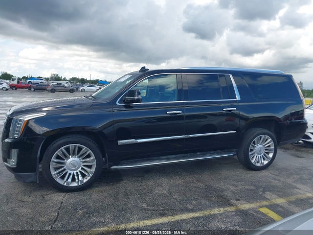 46181226 :رقم المزاد ، 1GYS3SKJ8FR544049 vin ، 2015 Cadillac Escalade Esv Luxury مزاد بيع