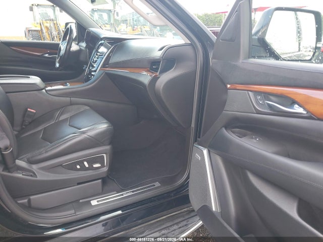 46181226 :رقم المزاد ، 1GYS3SKJ8FR544049 vin ، 2015 Cadillac Escalade Esv Luxury مزاد بيع