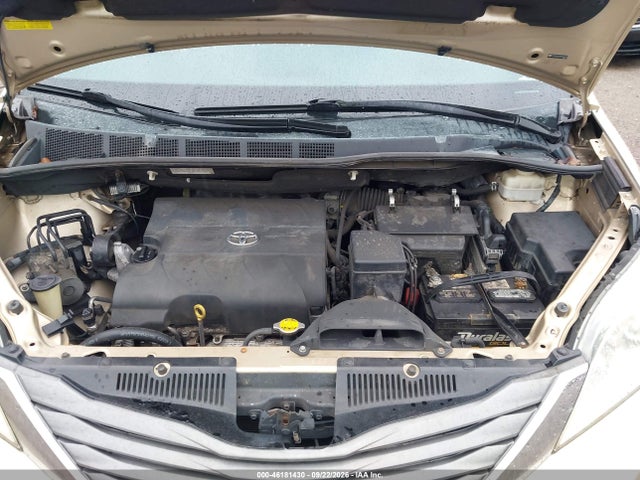 2013 Toyota Sienna Xle V6 8 Passenger მანქანა იყიდება აუქციონზე, vin: 5TDYK3DC4DS330438, აუქციონის ნომერი: 46181430