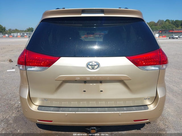 2013 Toyota Sienna Xle V6 8 Passenger მანქანა იყიდება აუქციონზე, vin: 5TDYK3DC4DS330438, აუქციონის ნომერი: 46181430