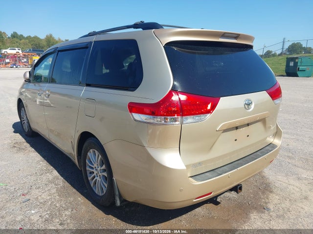 2013 Toyota Sienna Xle V6 8 Passenger მანქანა იყიდება აუქციონზე, vin: 5TDYK3DC4DS330438, აუქციონის ნომერი: 46181430