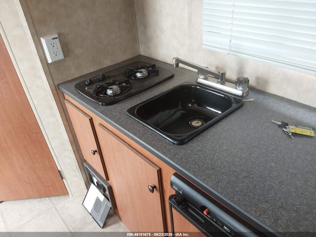 46181675 :رقم المزاد ، 4EXTK1414B5038688 vin ، 2011 Sportsmen 13 Camper Trailer مزاد بيع