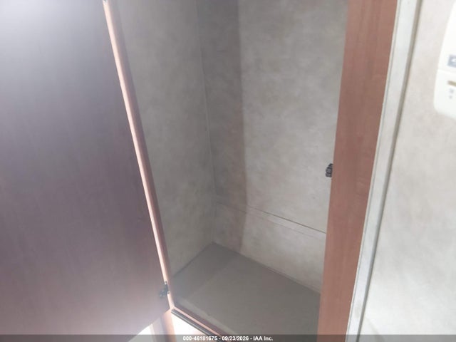 46181675 :رقم المزاد ، 4EXTK1414B5038688 vin ، 2011 Sportsmen 13 Camper Trailer مزاد بيع