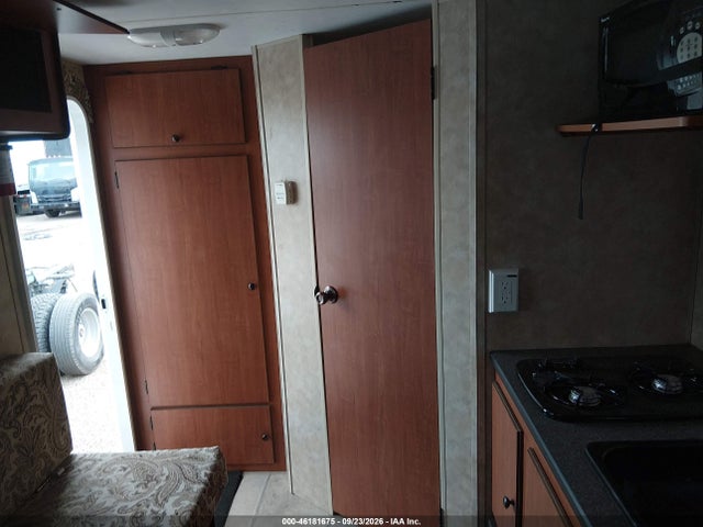 46181675 :رقم المزاد ، 4EXTK1414B5038688 vin ، 2011 Sportsmen 13 Camper Trailer مزاد بيع