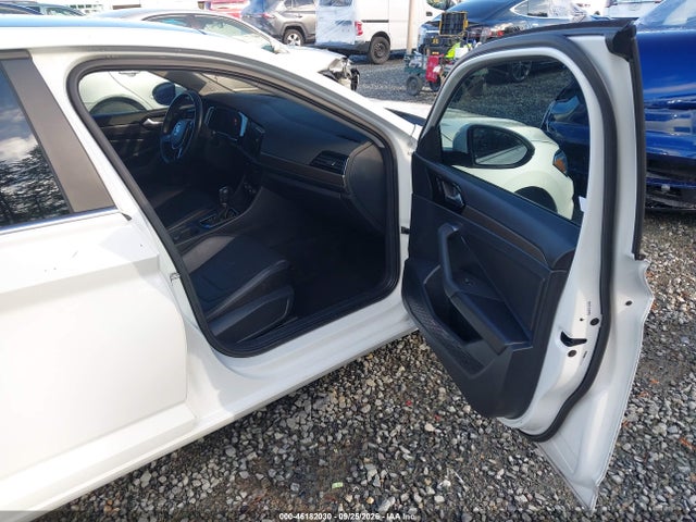 2019 Volkswagen Jetta 1.4t Sel Premium მანქანა იყიდება აუქციონზე, vin: 3VWG57BUXKM002568, აუქციონის ნომერი: 46182030