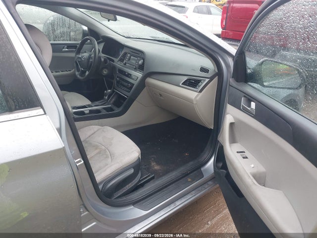 2017 Hyundai Sonata Se მანქანა იყიდება აუქციონზე, vin: 5NPE24AF6HH492588, აუქციონის ნომერი: 46182039